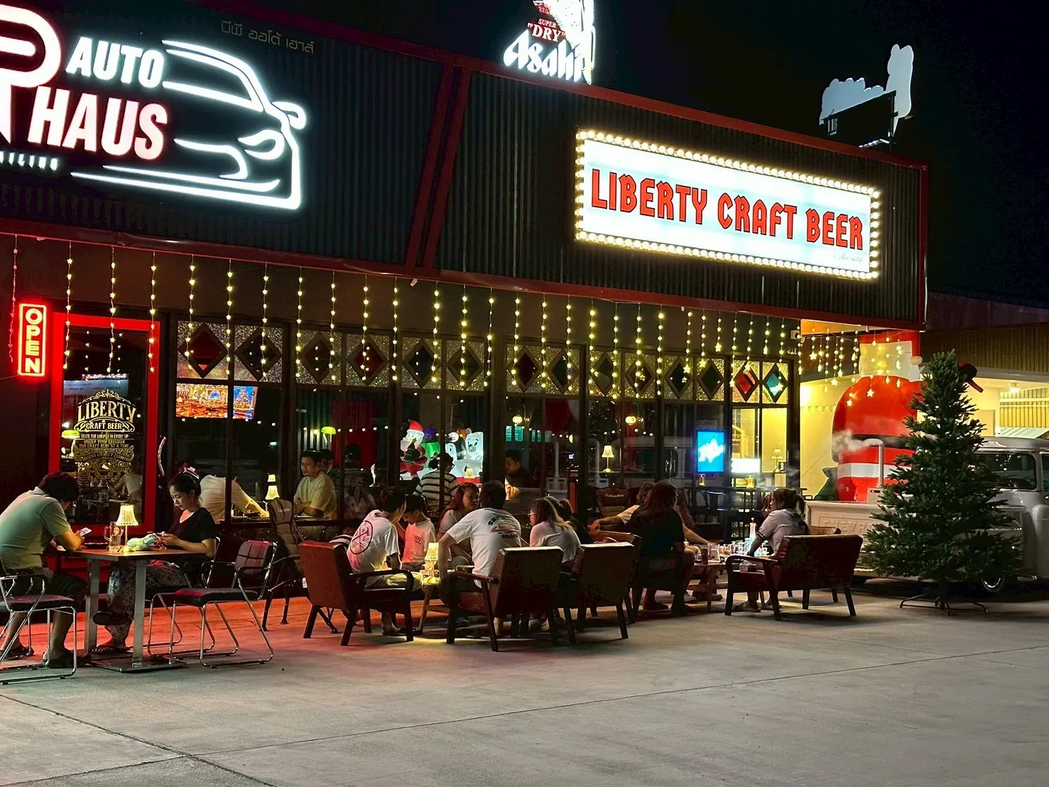 Liberty Craft Beer ร้านอาหาร คราฟต์เบียร์และไวน์ ถนนราชพฤกษ์ ปทุมธานี