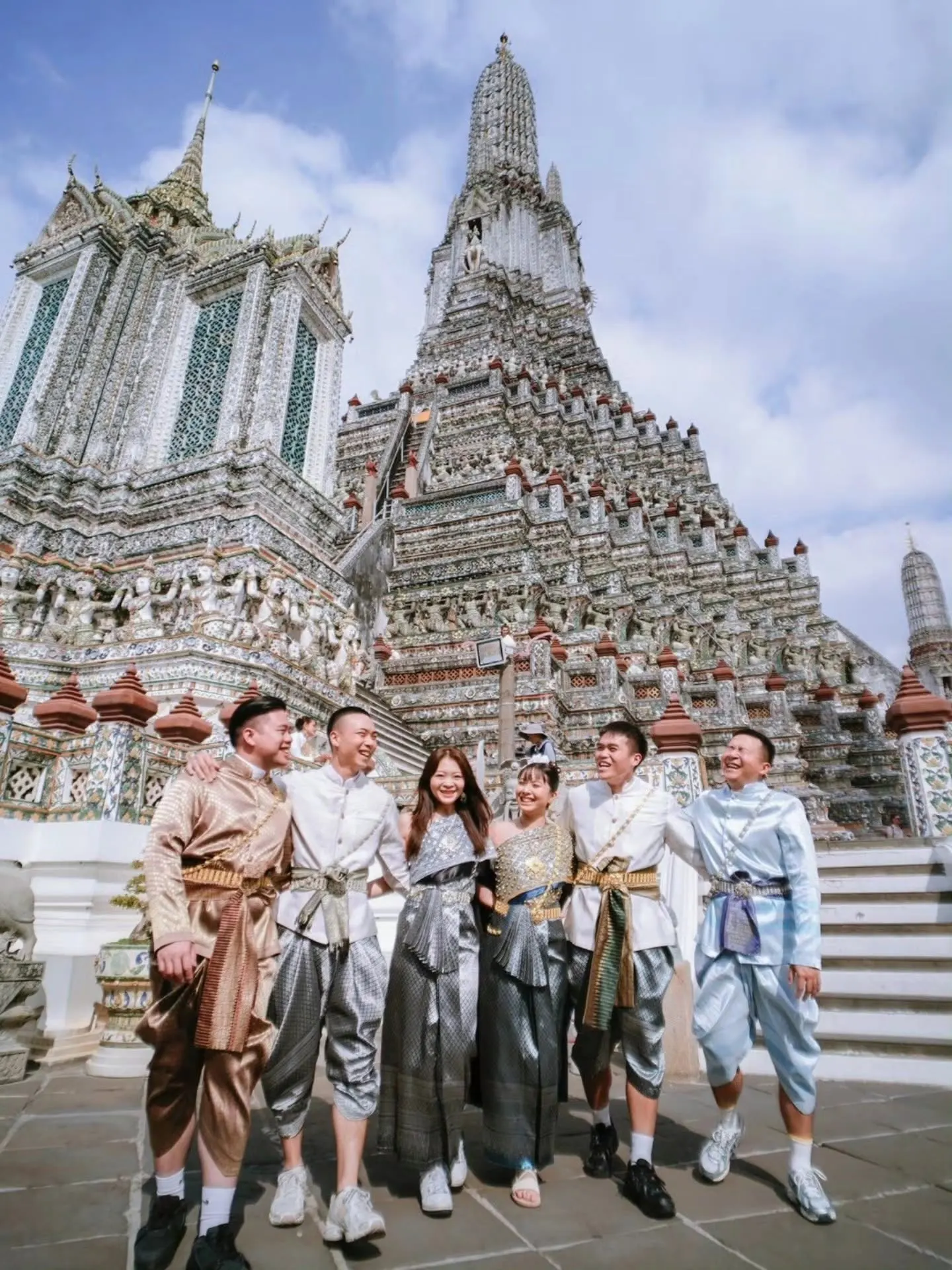 Absolute Thai Thai Costume Rental ร้านเช่าชุดไทยใกล้วัดอรุณ กรุงเทพ