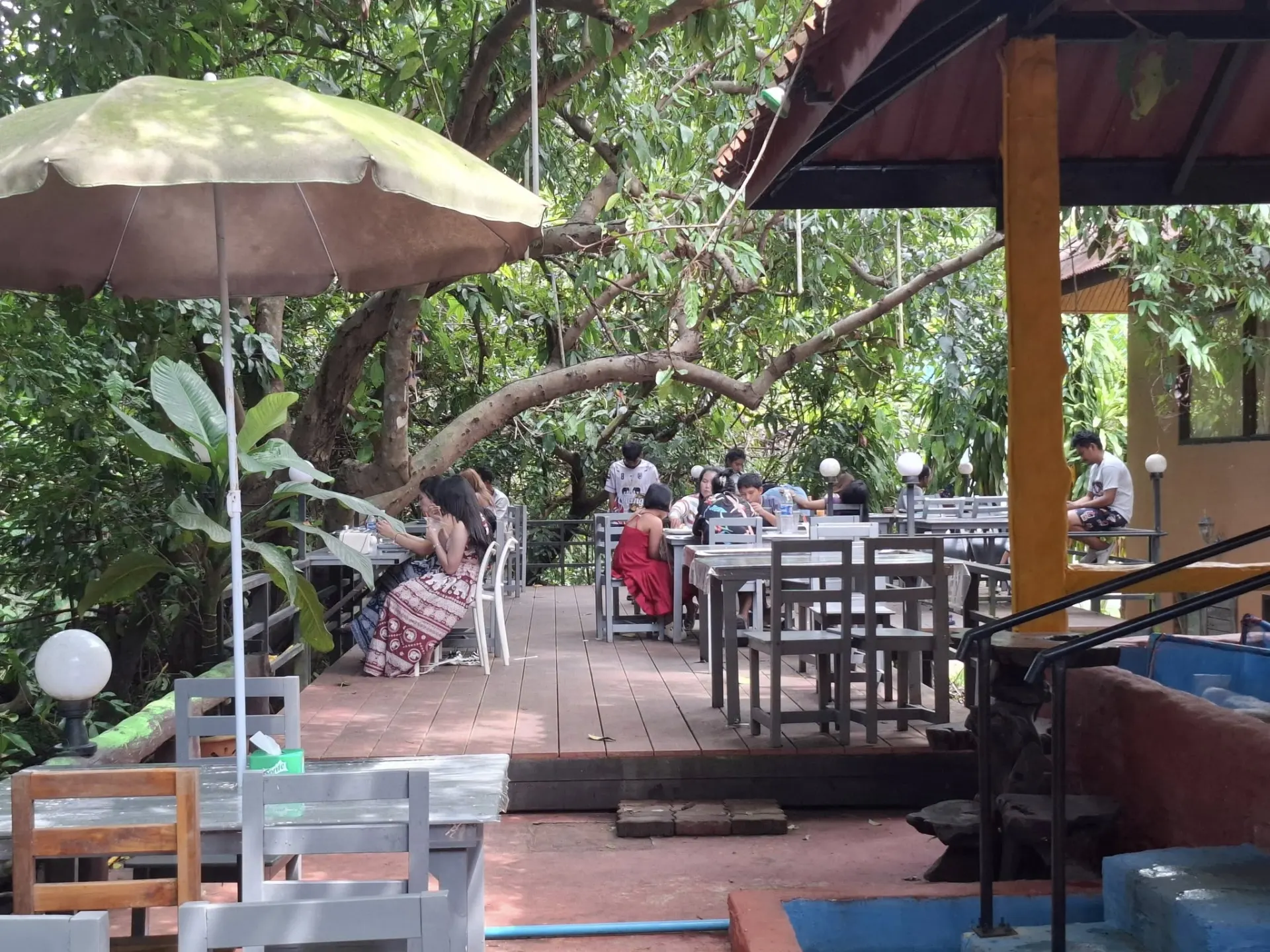 Ton Tarn Resort & Spa ที่พักขนอม รีสอร์ทบรรยากาศธรรมชาติ พร้อมสระว่ายน้ำและกิจกรรมครอบครัว