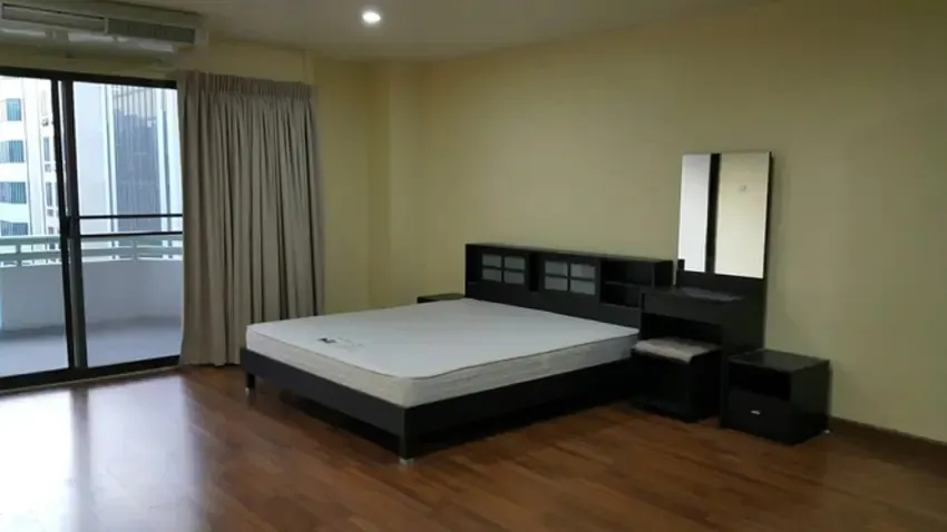ขาย คอนโดบางนา คอมเพล็กซ์ 3 ห้องนอน 3 ห้องน้ำ ขนาด 189.97 ตร.ม. ย่านบางนา