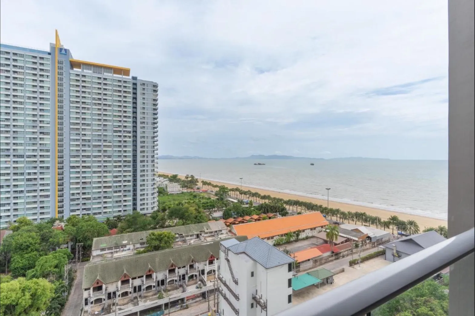 ขายคอนโดแอราส ติดทะเล หาดจอมเทียน