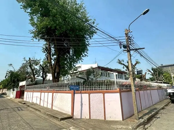 สินทรัพย์ศักยภาพสูง ทำเลทองสุขุมวิท ขายด่วน ! บ้านพร้อมที่ดินแปลงสวย ทำเลทองสุขุมวิท 64 แปลงหัวมุม สังคมบ้านหลังใหญ่ เข้