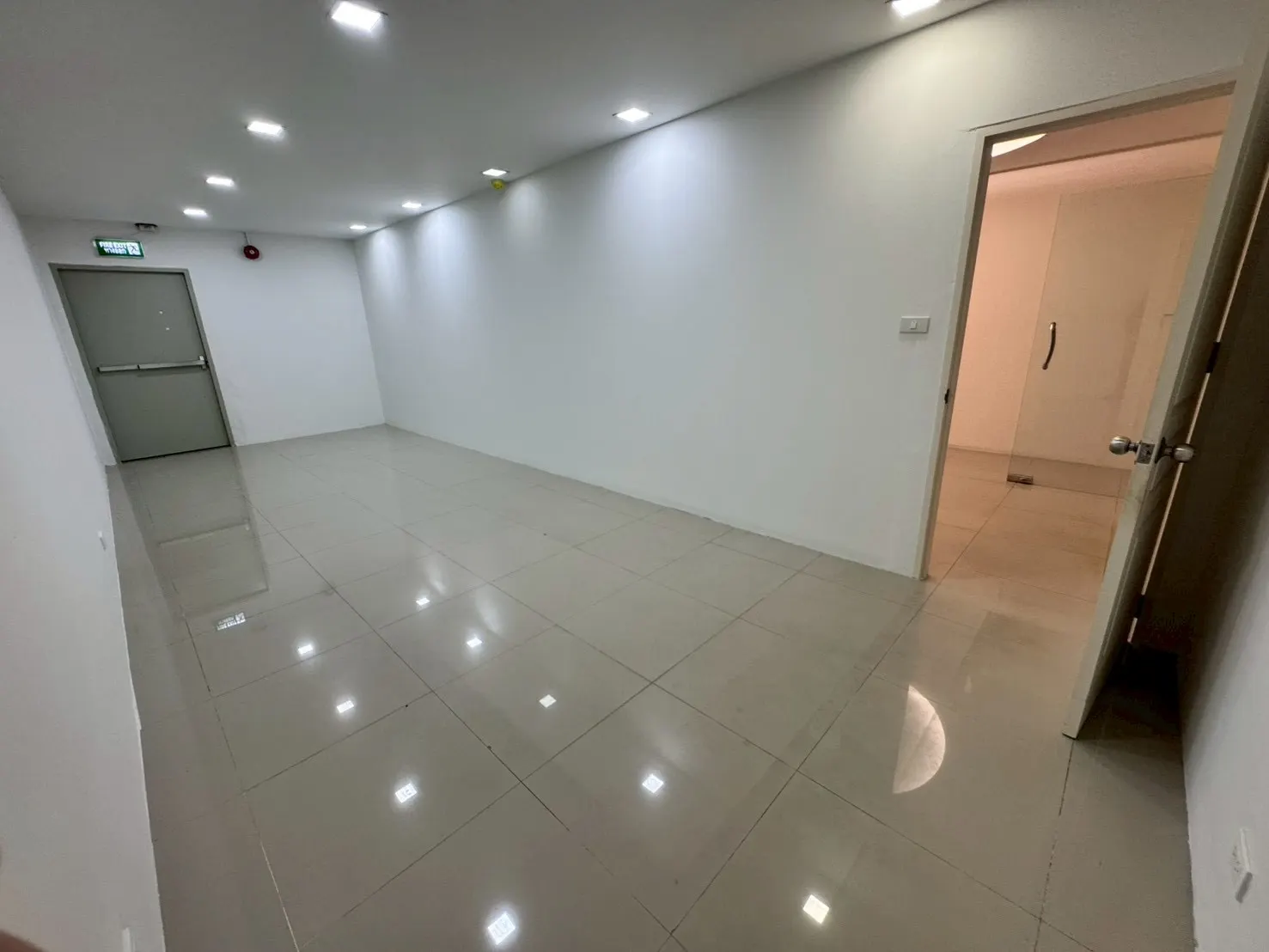 สำนักงานให้เช่าพื้นที่พระราม3 กรุงเทพฯ ใกล้โลตัส ใกล้ Central เดินทางสะดวก ใกล้ทางด่วน ขนาด 200 ตร.ม.
