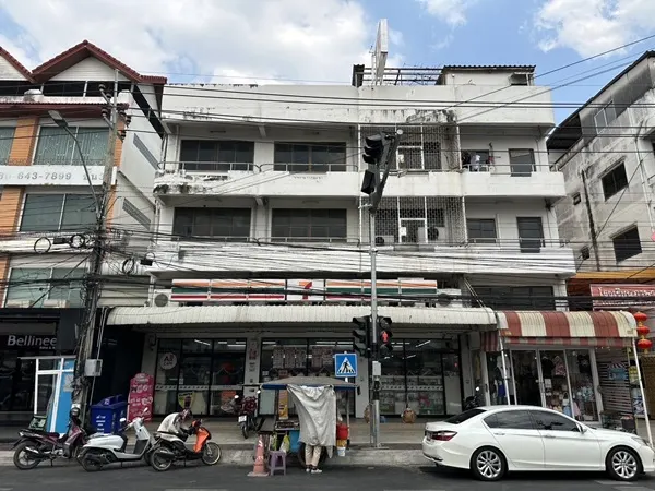 ขายตึก 3.5 ชั้น พร้อมผู้เช่า ตรงข้าม รร.เซนต์โยเซฟ ทำเลทองแบริ่ง (7-11) ซื้อแล้วรับรายได้ค่าเช่าต่อได้ทันที โทร 092-8309