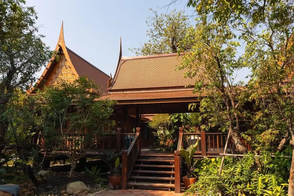 บ้านคุณจรรยา ร้านอาหารไทยบรรยากาศเรือนไทย สุพรรณบุรี สำหรับมื้อครอบครัวและมื้อพิเศษ