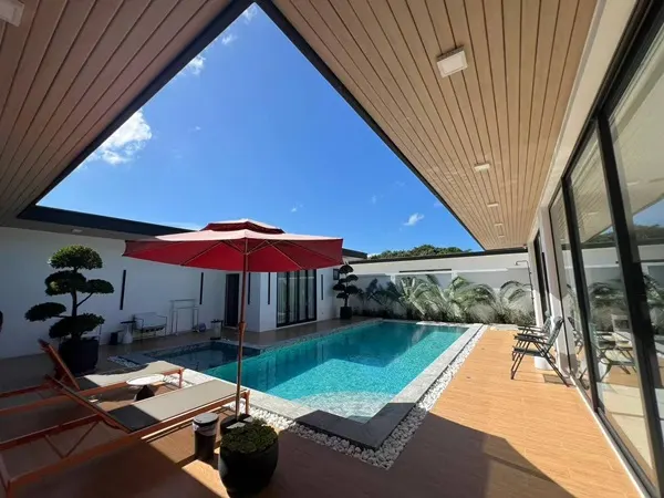 Luxury villa with a private swimming pool for sale in Phuket City. Conveniently located near shopping areas, Robinson, a