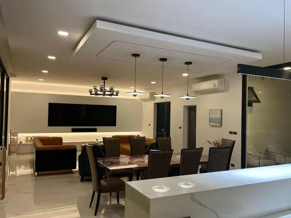 Luxury villa with a private swimming pool for sale in Phuket City. Conveniently located near shopping areas, Robinson, a