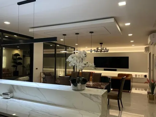 Luxury villa with a private swimming pool for sale in Phuket City. Conveniently located near shopping areas, Robinson, a