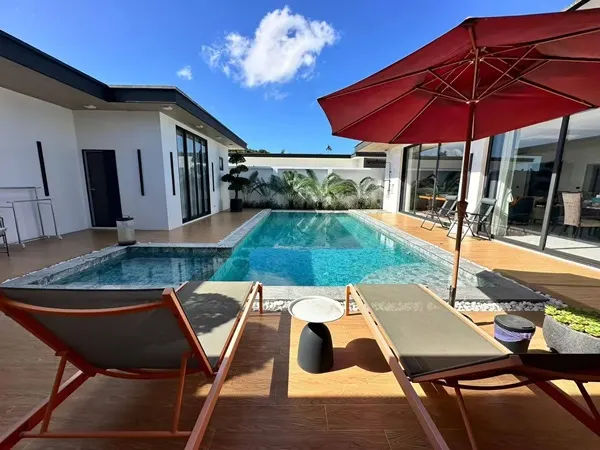 Luxury villa with a private swimming pool for sale in Phuket City. Conveniently located near shopping areas, Robinson, a