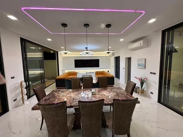 Luxury villa with a private swimming pool for sale in Phuket City. Conveniently located near shopping areas, Robinson, a