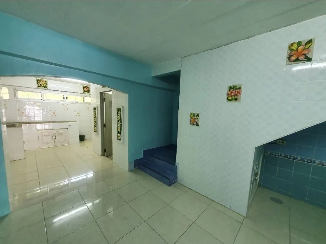 🏡 ขายด่วน! อาคารพาณิชย์ 3.5 ชั้น ถนนรัตนาธิเบศร์ ใกล้ MRT ไทรม้า ราคาเพียง 2.5 ล้านบาท!