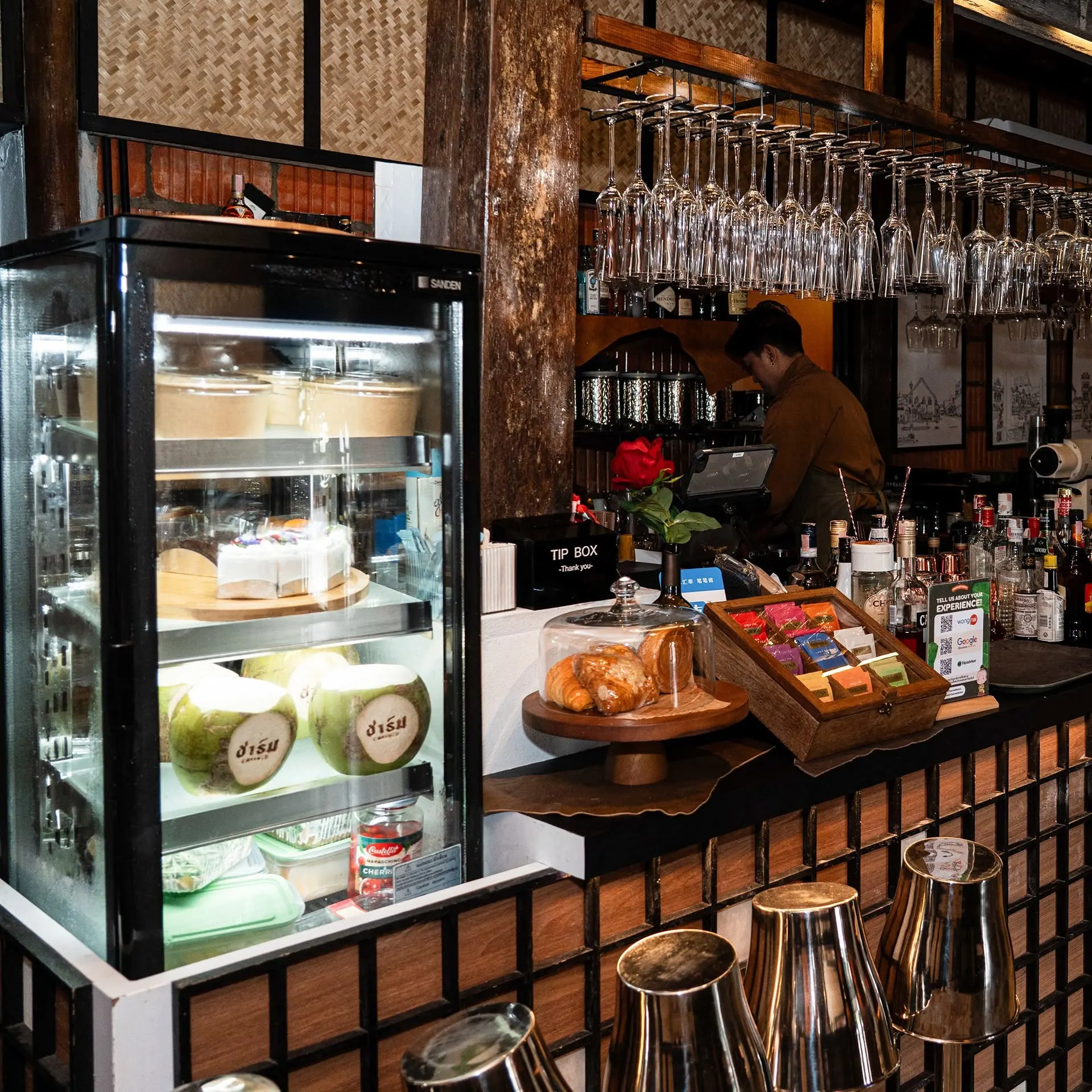 ชาร์ม เกาะยอ สงขลา Charmed KohYo ร้านอาหารใต้ริมทะเลสาบ