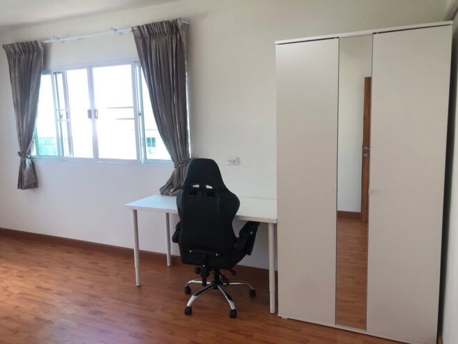 ห้องพัก โมเดิร์น 2 ห้องนอน 1 ห้องน้ำ 1, ห้องรับแขก 1 ห้องครัว